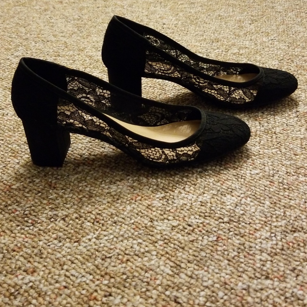 NWOT CL by Laundry Ada Dress Pump